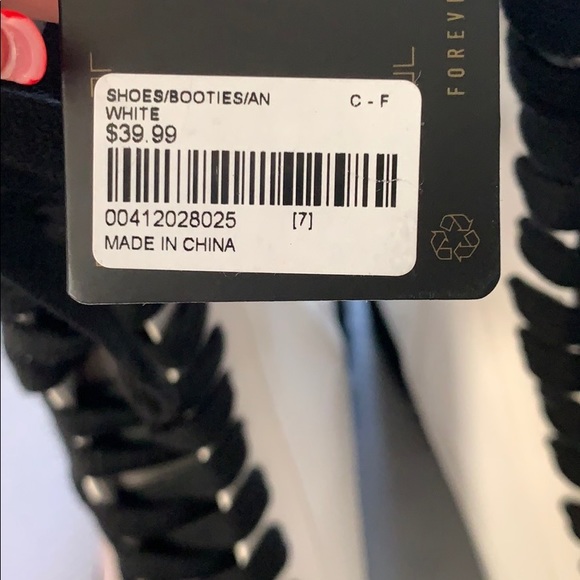 White boots - Picture 4 of 4